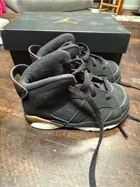 Jordan Toddler 5C Black and Gold Sneakers